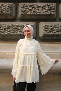 Kat Kat Fırfırlı Şifon Bluz  Ekru