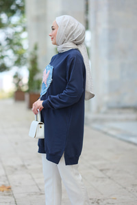 Kelebek Nakışlı Sweat Lacivert