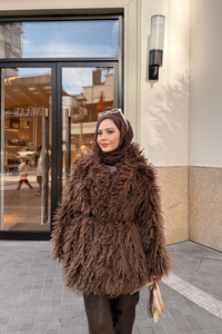 Kemer Detay Kısa Kürk Kaban Kahverengi