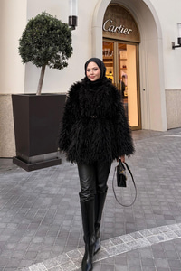 Kemer Detay Kısa Kürk Kaban Siyah