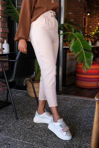 Uygun Fiyatlı KEMER DETAY KUMAS PANTOLON  KREM | Loccomoda.com 