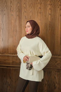 Kemer Detay Peluş Kazak Ekru