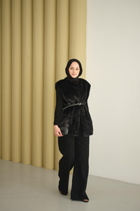 Kemer Detay Peluş Yelek Siyah