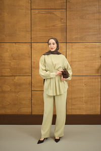 Kemer Detaylı Bisiklet Yaka Takım Açık Yeşil