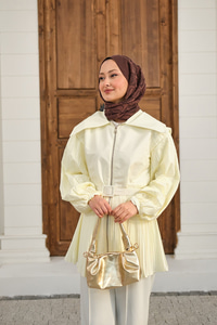 Kemerli Büyük Yaka Fermuarlı Kol Ve Bel Pileli Ceket Sarı