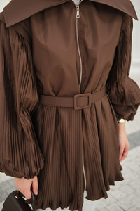 Kemerli Büyük Yaka Fermuarlı Kol Ve Bel Pileli Ceket Kahverengi