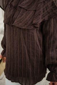 Kendinden Çizgi Desenli Yaka Büzgülü Tunik Kahverengi