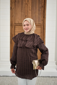 Kendinden Çizgi Desenli Yaka Büzgülü Tunik Kahverengi