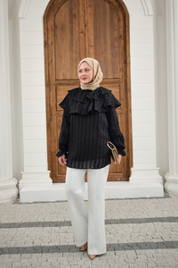 Kendinden Çizgi Desenli Yaka Büzgülü Tunik Siyah