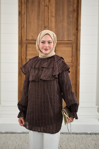 Kendinden Çizgi Desenli Yaka Büzgülü Tunik Kahverengi