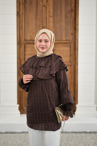 Kendinden Çizgi Desenli Yaka Büzgülü Tunik Kahverengi