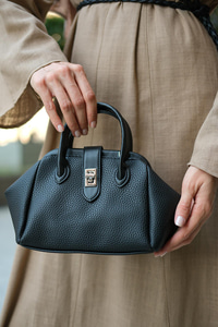 Kendinden Deesenli Çanta Siyah