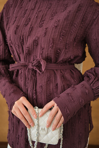 Kendinden Desenli Bel Bağlamalı Tunik Mürdüm