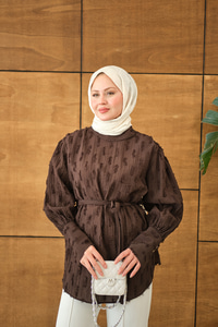 Kendinden Desenli Bel Bağlamalı Tunik Kahverengi