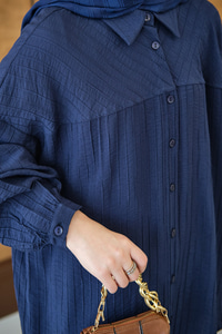 Kendinden Desenli Biyeli Gömlek Lacivert