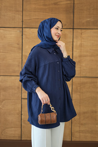 Kendinden Desenli Biyeli Gömlek Lacivert