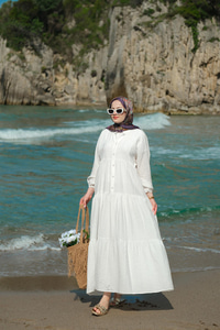 Kendinden Desenli Elbise Beyaz