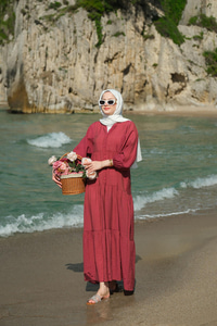 Kendinden Desenli Elbise Bordo