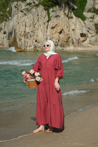 Kendinden Desenli Elbise Bordo