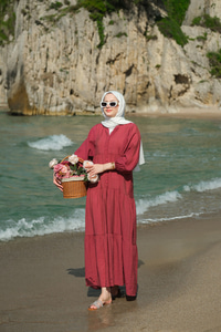 Kendinden Desenli Elbise Bordo