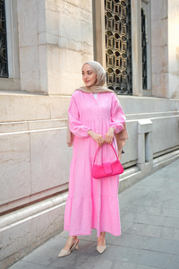 Kendinden Desenli Elbise Pembe