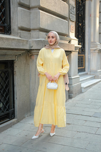 Kendinden Desenli Elbise Sarı