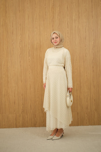 Kendinden Desenli Etekli Takım Krem