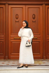 Kendinden Desenli İkili Takım Beyaz