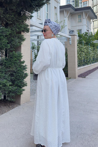 Kendinden Desenli Oversize Elbise Beyaz