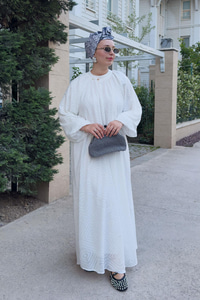 Kendinden Desenli Oversize Elbise Beyaz