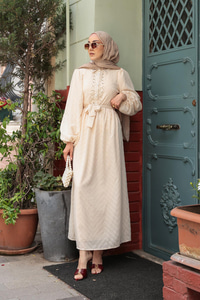 Kendinden Desenli Taş Detay Elbise Krem