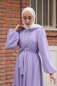 Kendinden Desenli Taş Detay Elbise Lila