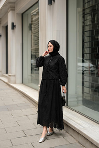 Kendinden Desenli Taş Detaylı Takım Siyah