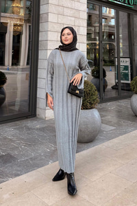 Kendinden Desenli Triko Elbise Gri