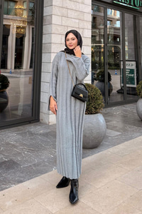 Kendinden Desenli Triko Elbise Gri