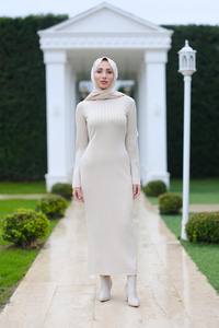 Kendinden Desenli Triko Elbise Krem