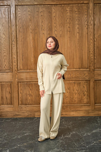 Kendinden Desenli Triko Takım Krem