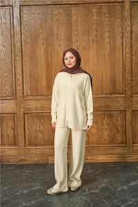 Kendinden Desenli Triko Takım Krem