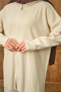 Kendinden Desenli Triko Takım Krem