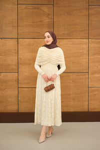 Kendinden Desenli Tül Detay Beli Lastikli Elbise Krem