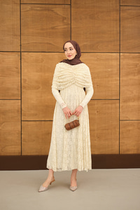 Kendinden Desenli Tül Detay Beli Lastikli Elbise Krem