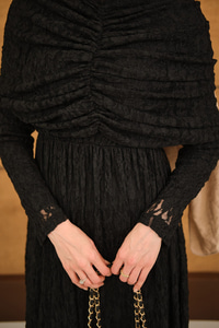 Kendinden Desenli Tül Detay Beli Lastikli Elbise Siyah