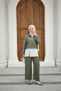 Kendinden Desenli Üçlü Takım Yeşil