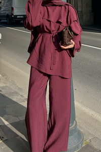 Kendinden Desenli Yaka Pelerinli Bel Bağlamalı Takım Bordo