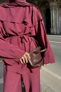 Kendinden Desenli Yaka Pelerinli Bel Bağlamalı Takım Bordo