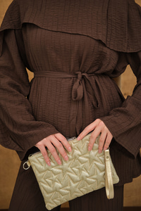 Kendinden Desenli Yaka Pelerinli Bel Bağlamalı Takım Kahverengi