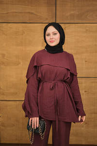 Kendinden Desenli Yaka Pelerinli Bel Bağlamalı Takım Bordo