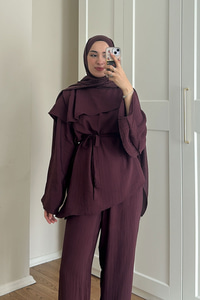 Kendinden Desenli Yaka Pelerinli Bel Bağlamalı Takım Bordo