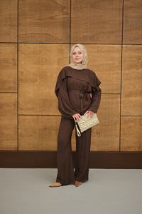 Kendinden Desenli Yaka Pelerinli Bel Bağlamalı Takım Kahverengi