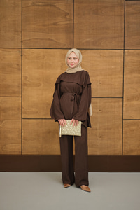 Kendinden Desenli Yaka Pelerinli Bel Bağlamalı Takım Kahverengi